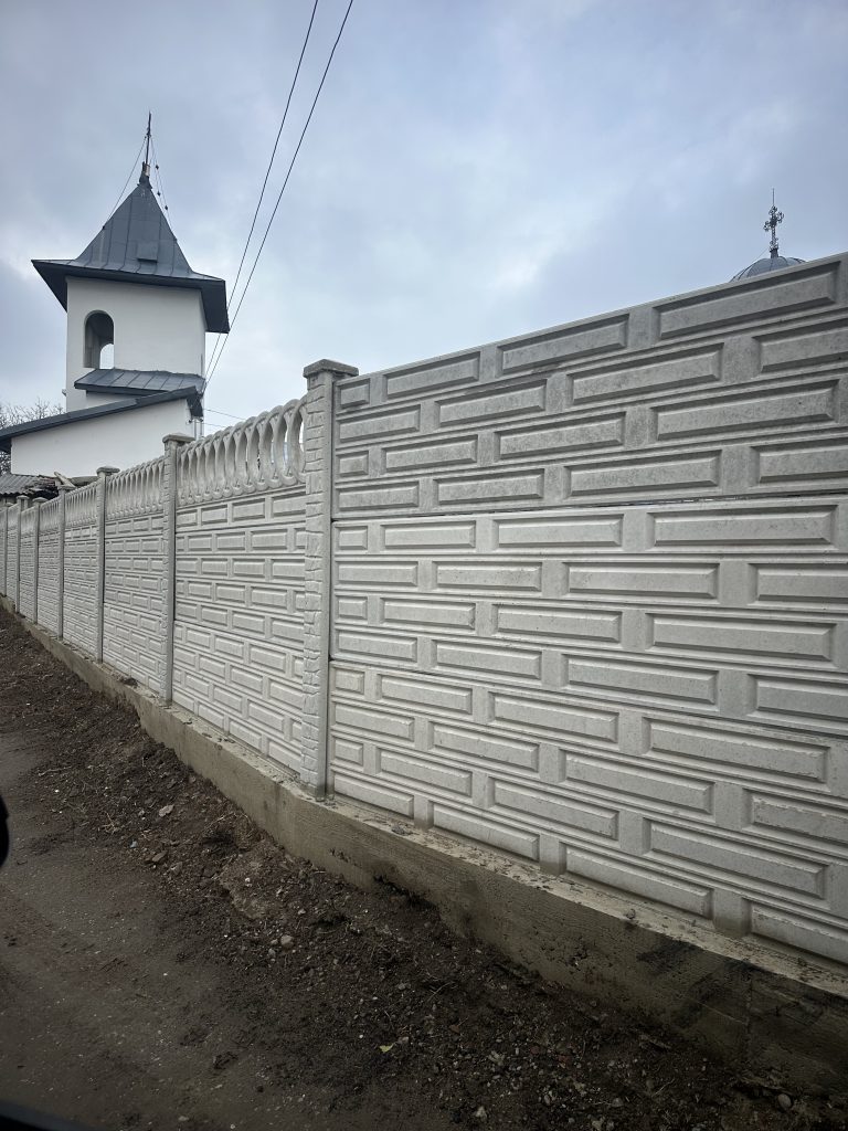 Gard din beton Bucov